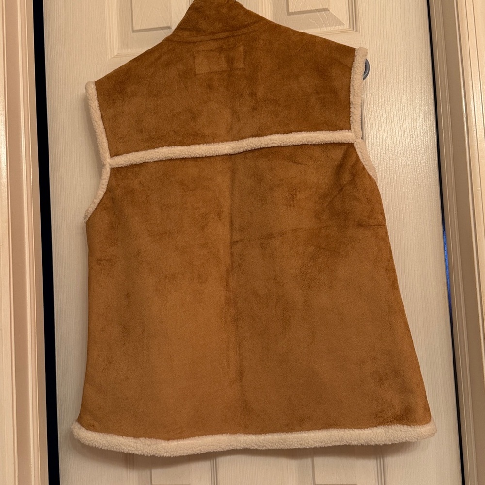 Tan Faux Shearling-Lined Vest with pockets - Picture 3 of 3
